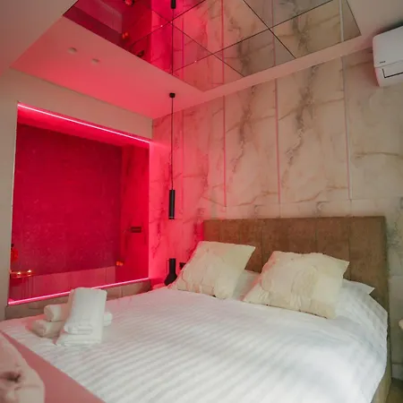 & Апартаменты Лариса