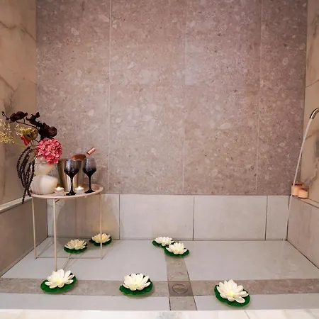 Апартаменты & *