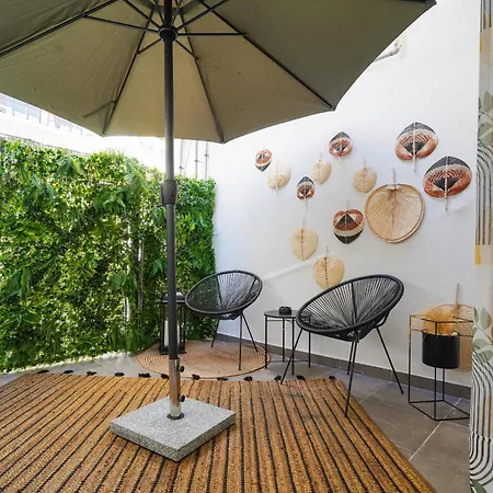 & Апартаменты *