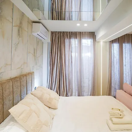 & Апартаменты Лариса