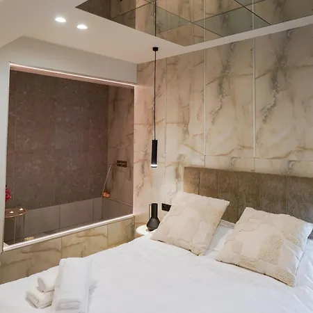 & Апартаменты