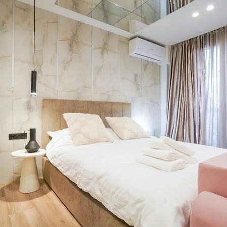 Апартаменты & *